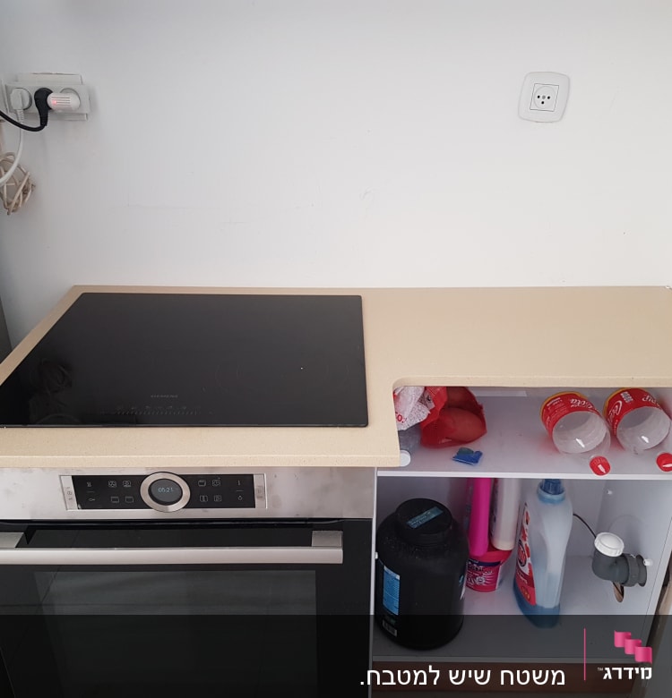 שיש מטבח עם כיריים ותנור מובנה